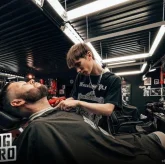 Мужская парикмахерская BRO на Лазурной улице фото 1